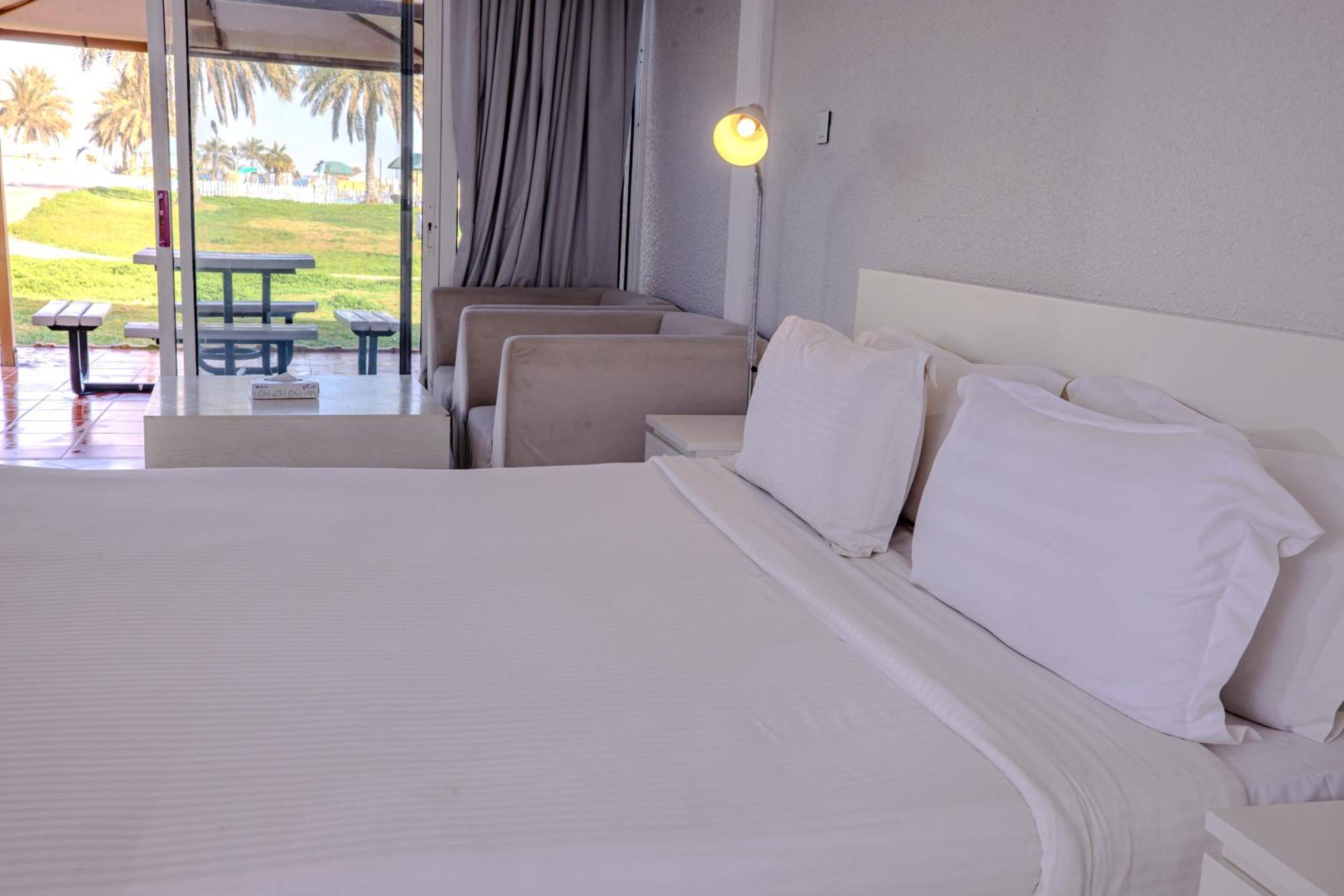 Palm Beach Resort Teluk Bulan Sabit Bagian luar foto