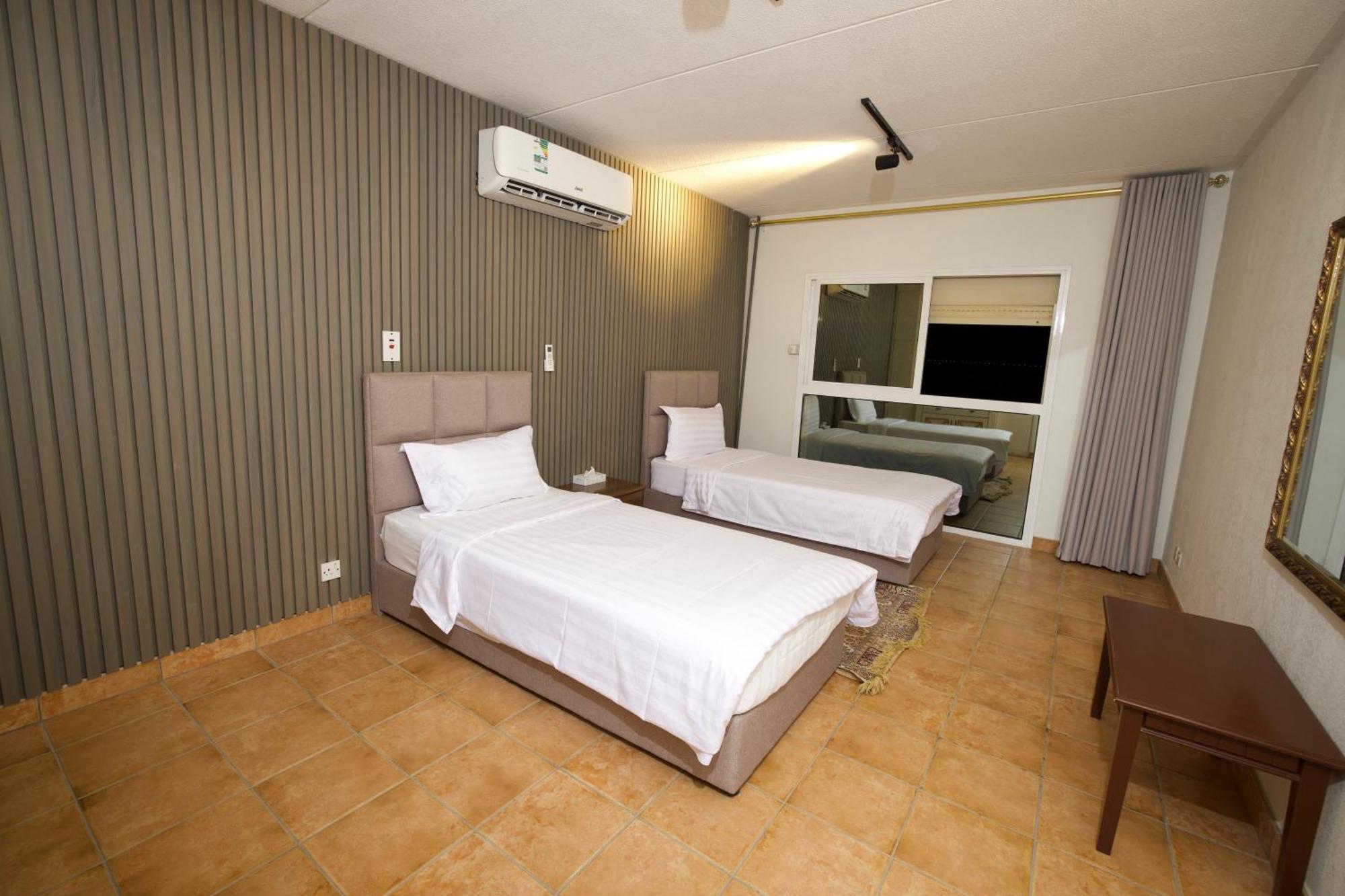 Palm Beach Resort Teluk Bulan Sabit Bagian luar foto